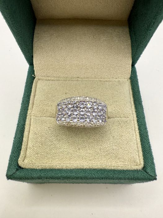 Złoty pierścionek z ametystami 0,81ct i diamentami