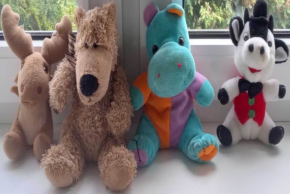 Zestaw średnich maskotek - Łoś, Miś, Hipopotam, Krówka. Syców • OLX.pl