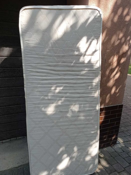 продам дешево односпальний матрац