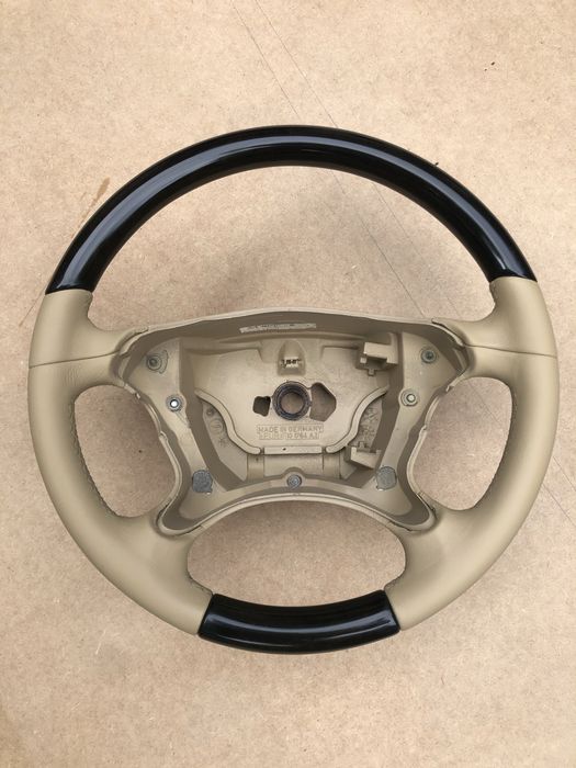 Volante auto mercedes cls em pele e madeira