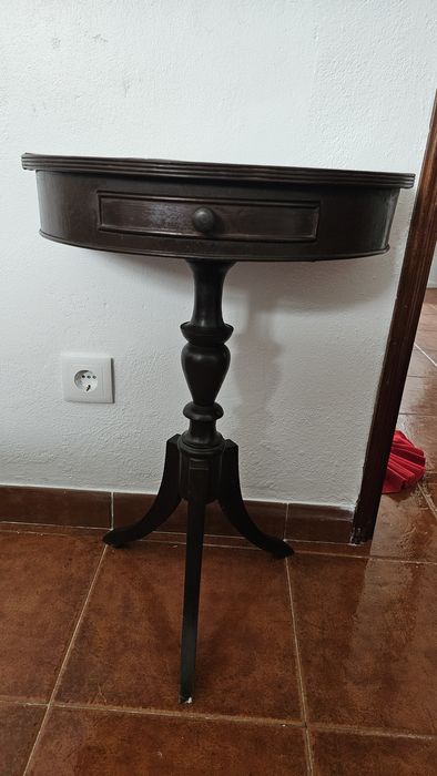 Móvel de apoio antigo