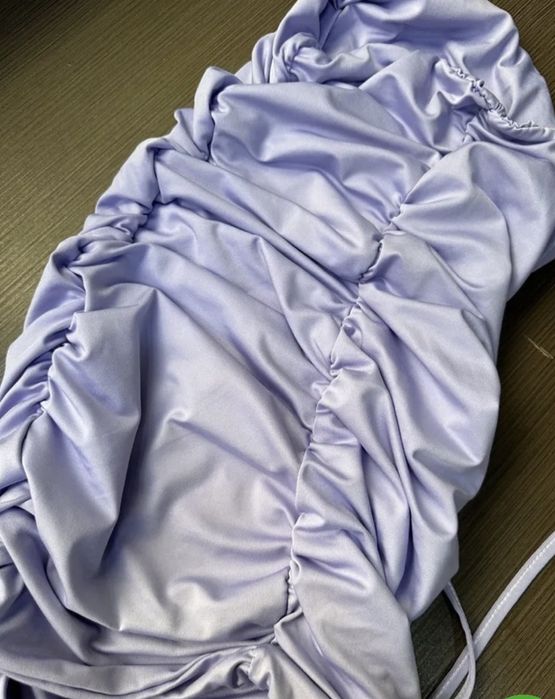 Sukienka lawendowa dopasowana-