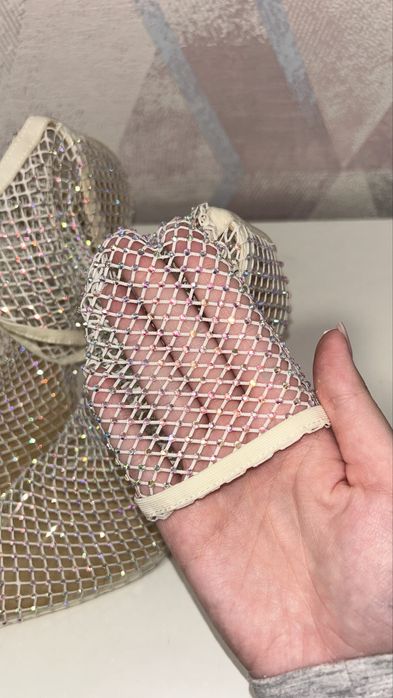 Туфлі на підборах зі стразами