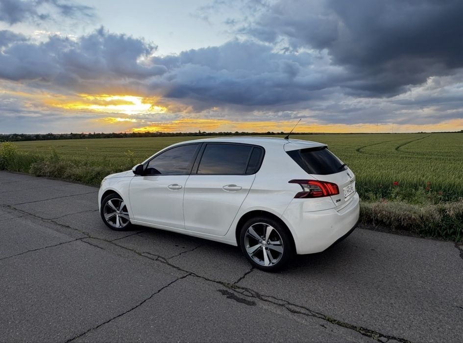 Peugeot 308.