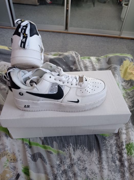 Фірмові кросівки Nike 37