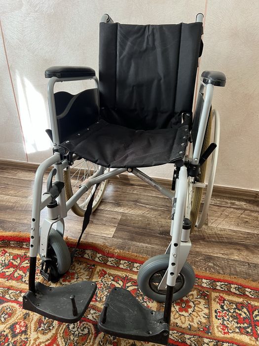 Інвалідний візок Invacare (Б/в, у гарному стані)