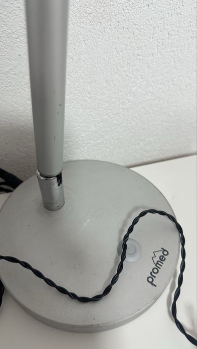 Candeeiro de mesa funciona