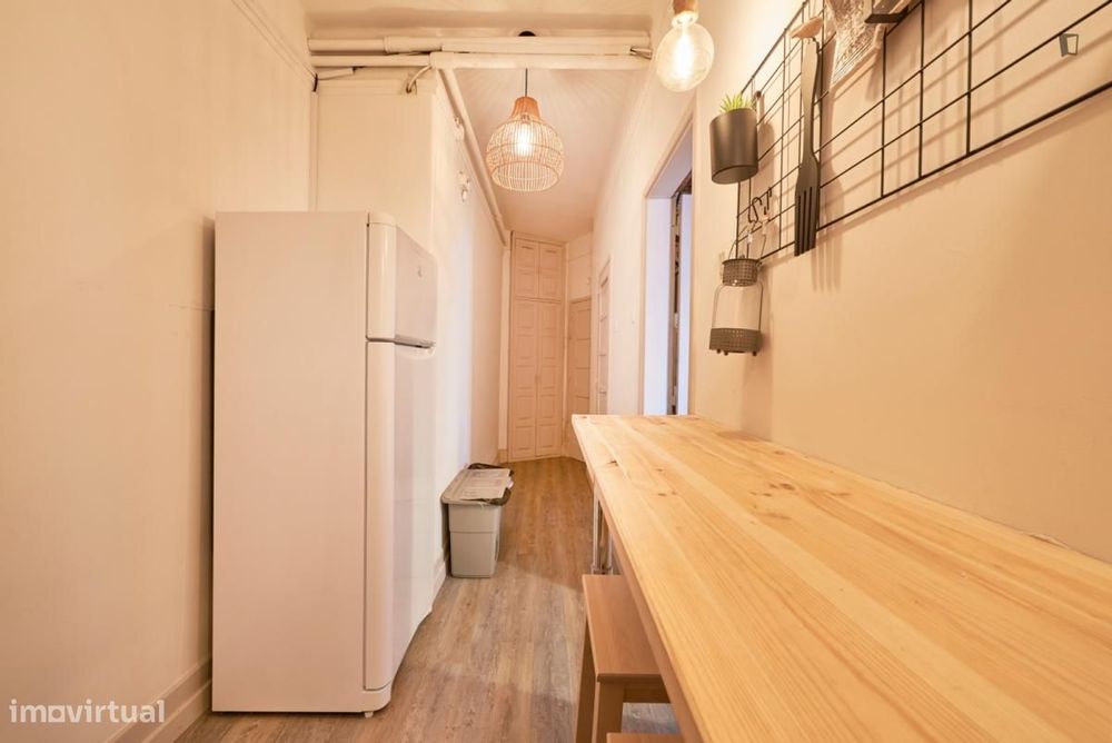 Quarto - localizado em Marquês de Pombal Lisbon