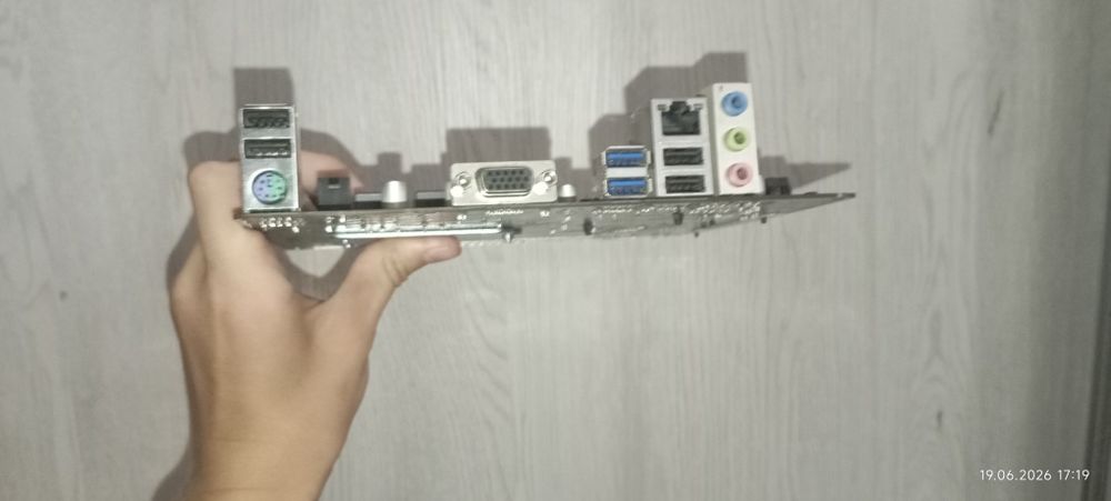 Материнська плата ASRock H81M-VG4 (Socket 1150) Б/В — Робоча