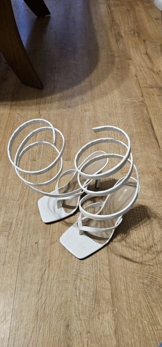 Buty PrettyLittleThing 36 nowe