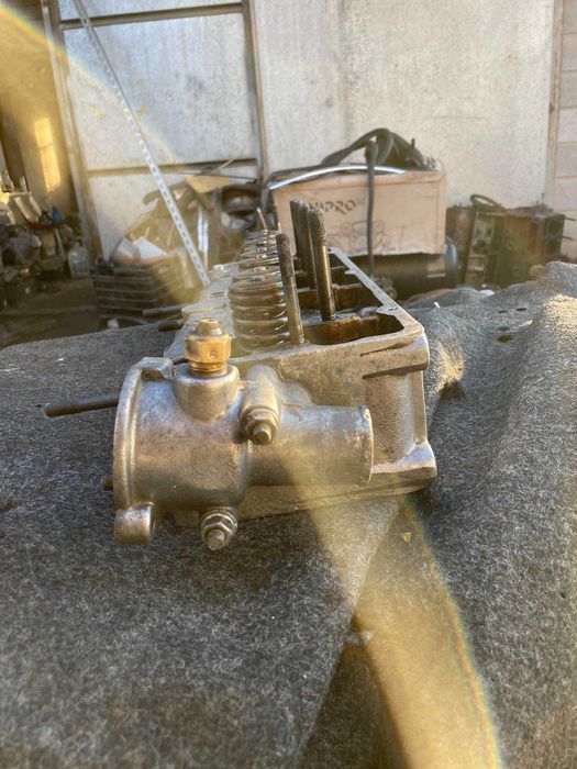 Продам головки на газ24 и 21,402 двигателя и другие запчасти.