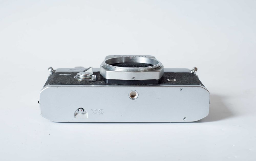 Canon FTb QL - z  oryginalnym futerałem