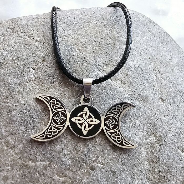 Colar Lua Tríplice e Nó de Bruxa em aço inoxidável