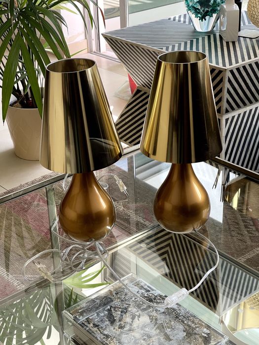 Candeeiros de mesa dourados Zara Home género Kartell Cindy