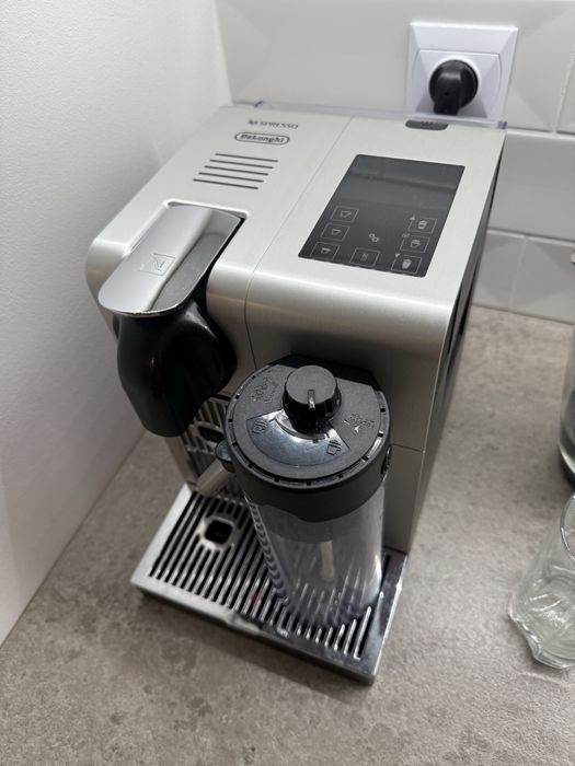 Ekspres DeLonghi nespresso Lattissima Pro EN750.MB
