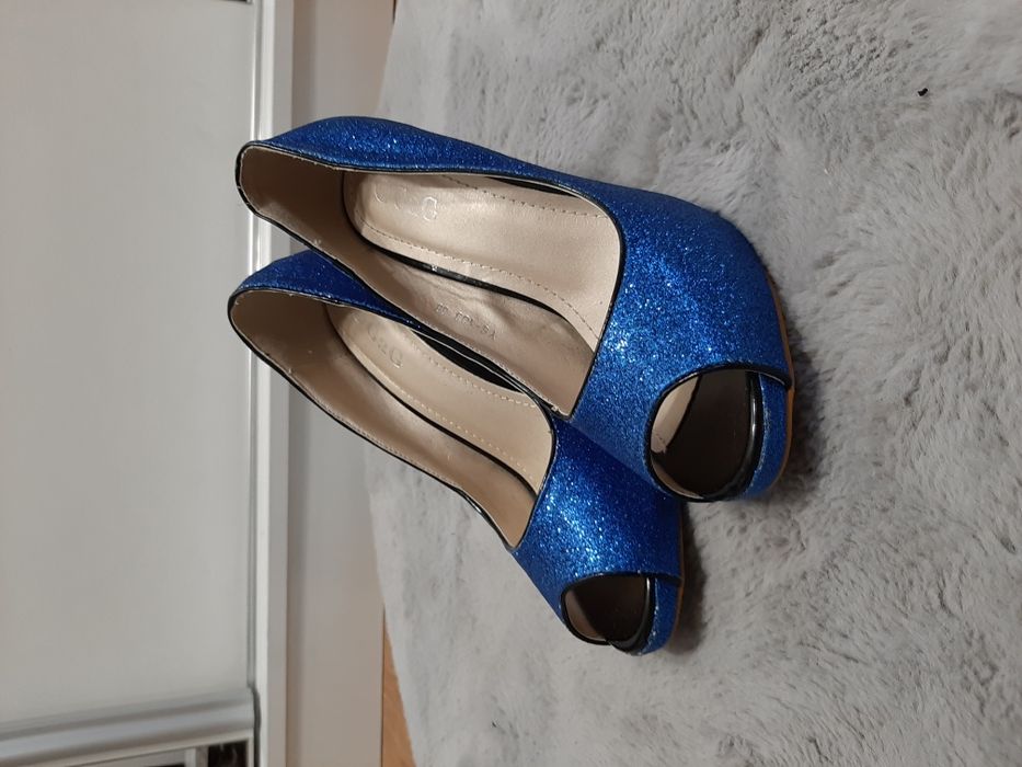 Zestaw wieczorowy sukienka cekinowa S i buty brokatowe 38
