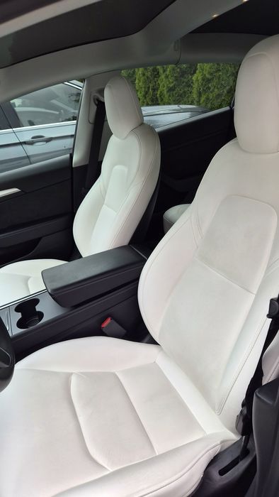 Tesla model 3 2021 року