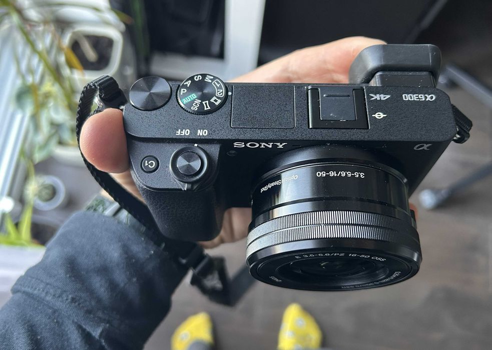 Sony a6300 + f3.5-5.6 / 16-50 OSS - bezlusterkowiec, jak nowy