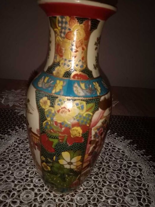 Wazon porcelanowy chiński ręcznie malowany.