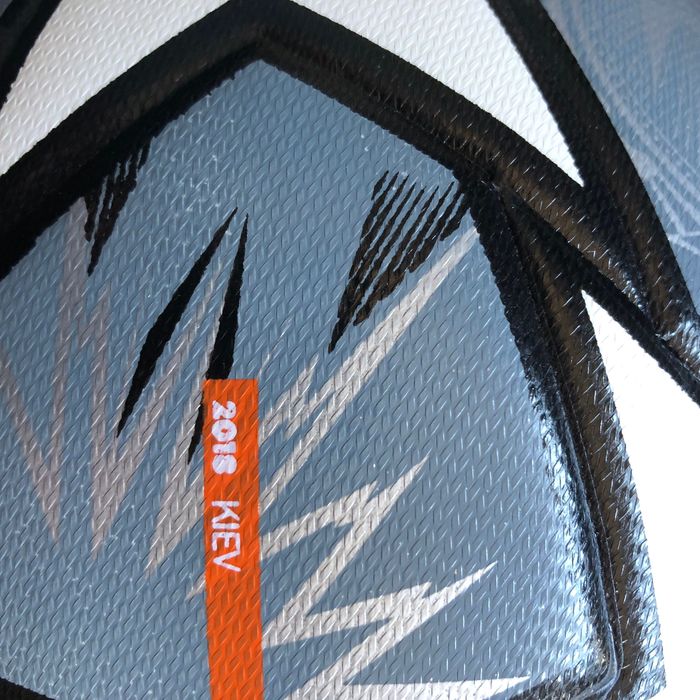 Безшовний футбольный мʼяч CHAMPIONS LEAGUE для ассфальту і трави