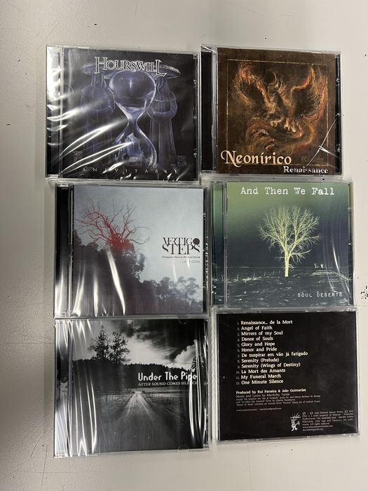 CDs de varias bandas.