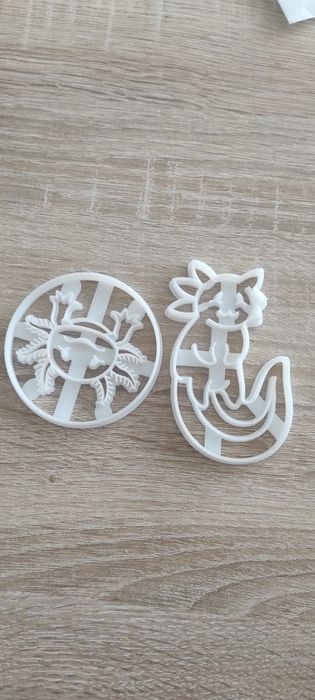 Dwie foremki na ciasto