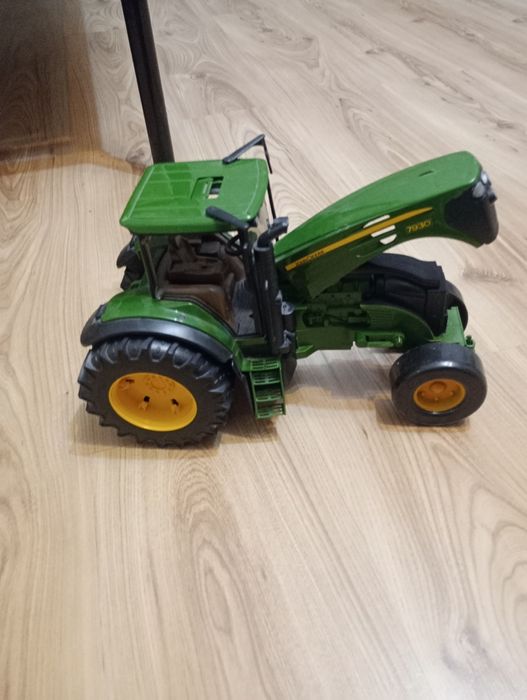 Traktor Bruder John Derre 7930