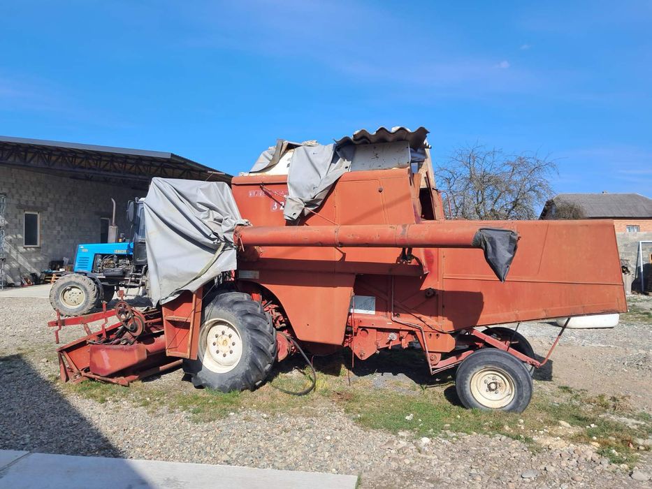 Продам комбайн інтернаціонал 321