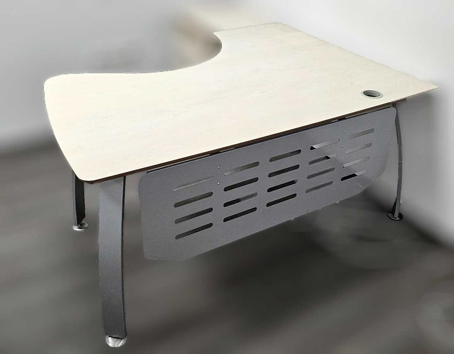 Стол письменный офисный угловой без тумбы 160х120