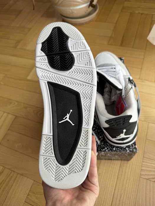Jordan 4 – biało-czarne