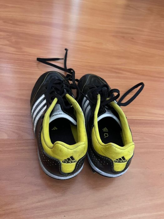 Chuteiras de futebol Adidas para criança