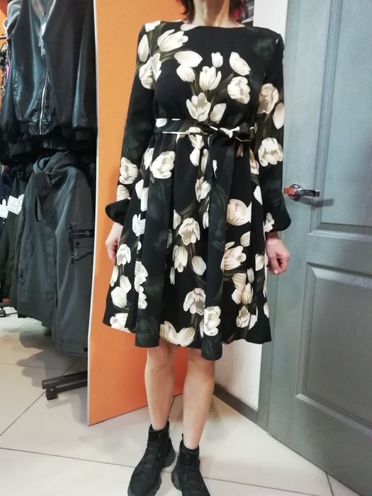 Продам платье на девушку, новое раз р 4244