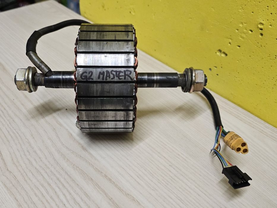 Stojan silnik G2 Master KuKirin z kablem