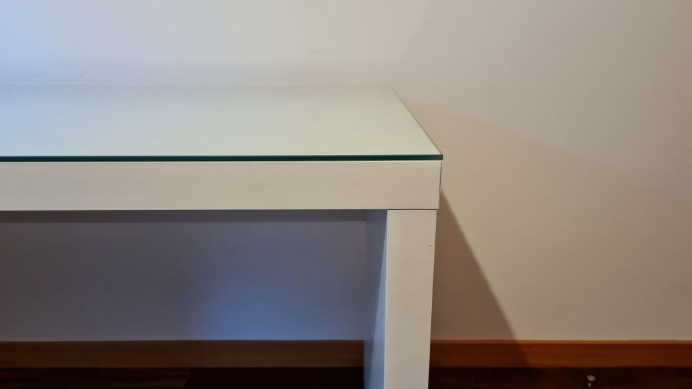 Secretária com tampo de vidro