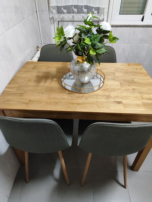 Conjunto de mesa + 4 cadeiras