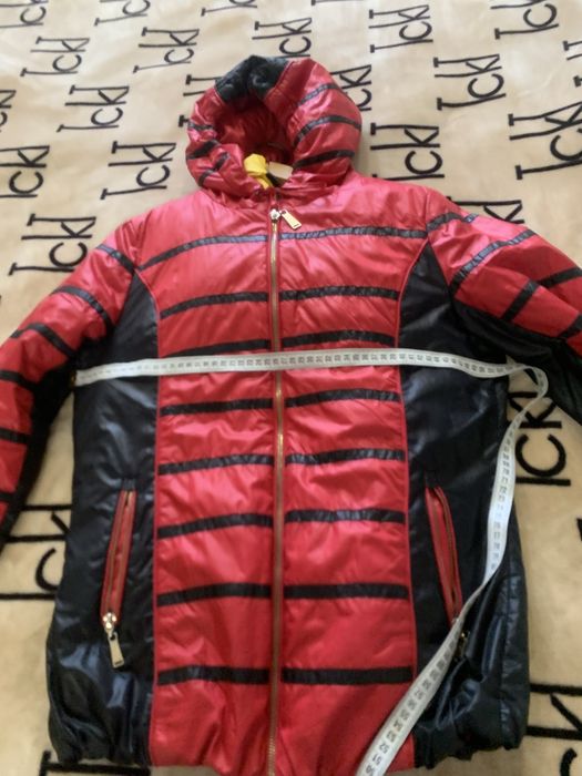 Желетка,яскрава,легенька.