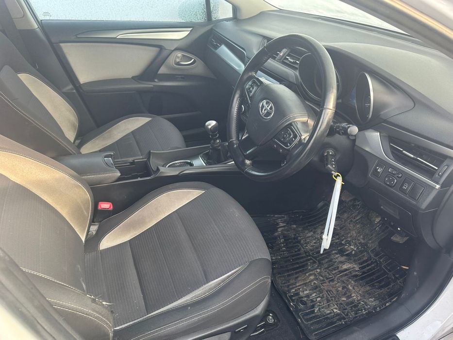 Toyota Avensis silnik 1.6 D-4D 2016r,Anglik z kluczykami