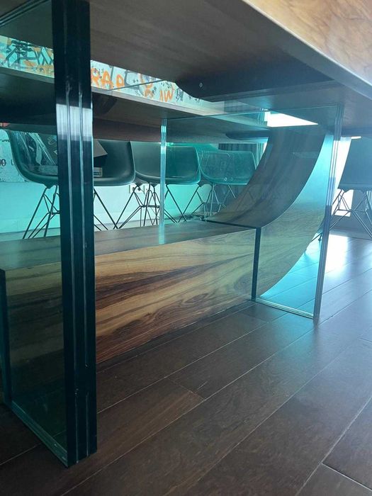 Mesa de jantar madeira maciça e vidro