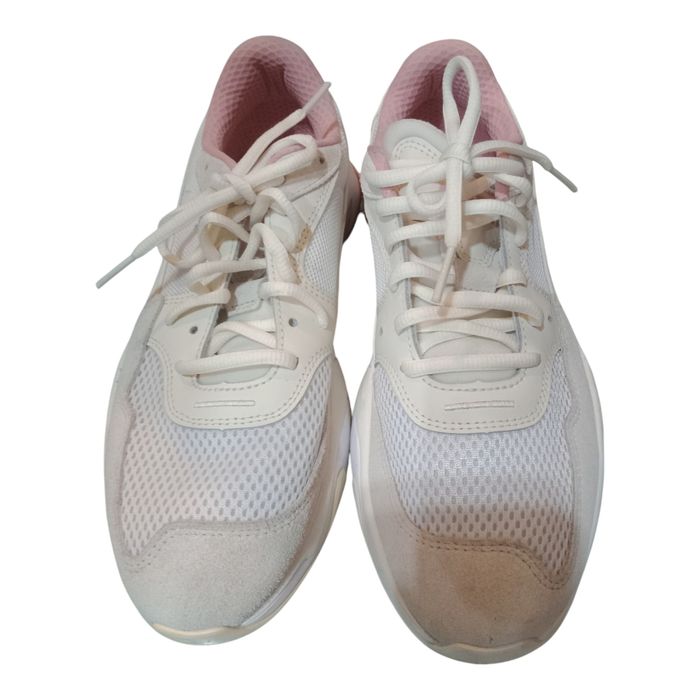 Tênis Puma usado apenas para fotografar