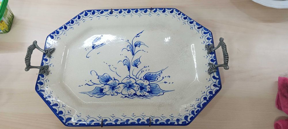 Travessa azul e branco pintada à mão