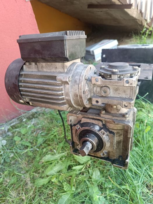 Podajnik do pieca na ekogroszek