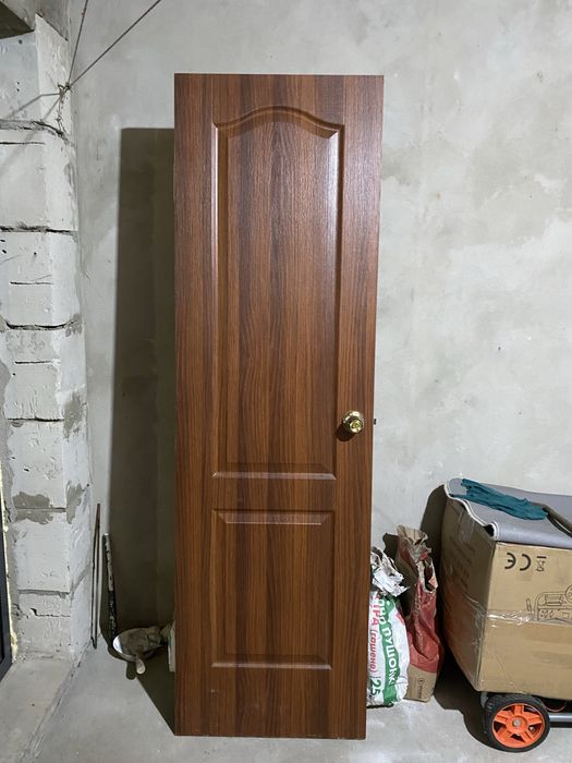 продам троє дверей