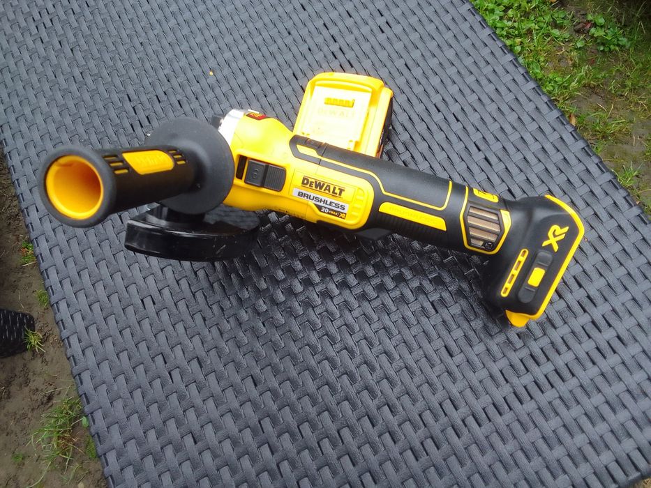 Szlifierka kątowa DeWalt DCG405