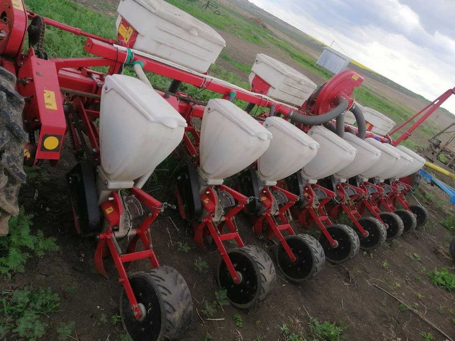 Продам сівалку John Deere 455 та інше навісне. Закриття господартства.