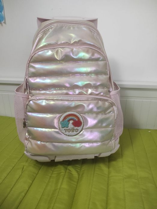 Mochila Totto com rodas e lancheira térmica