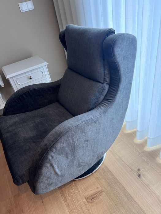 Cadeirão giratório estofado – como novo