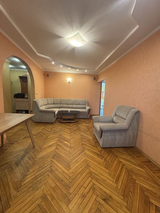 Продам 3 к.квартира метро Палац спорту