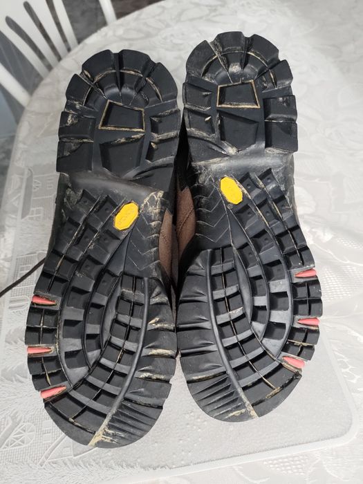 Buty trekkingowe Aigle rozmiar 40 i 2/3