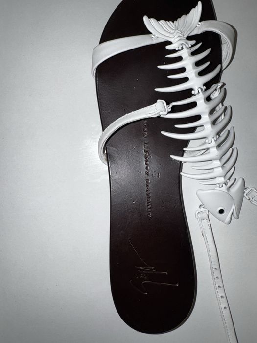 Жіночі сандалі zanotti