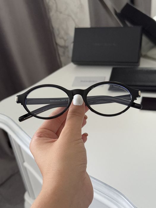 Солнцезащитные очки Saint Laurent тренд 2025 полный комплект